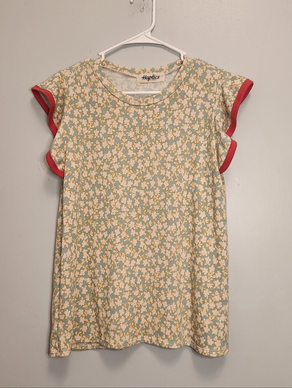 Haptics Floral Ruffle Sleeve Tee in Mint & Cream No Size Tag. M/L?